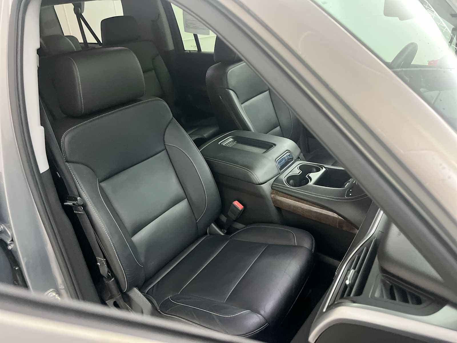 Used 2018 Chevrolet Suburban LT w/ LT Signature Package AWD/4WD image 32
