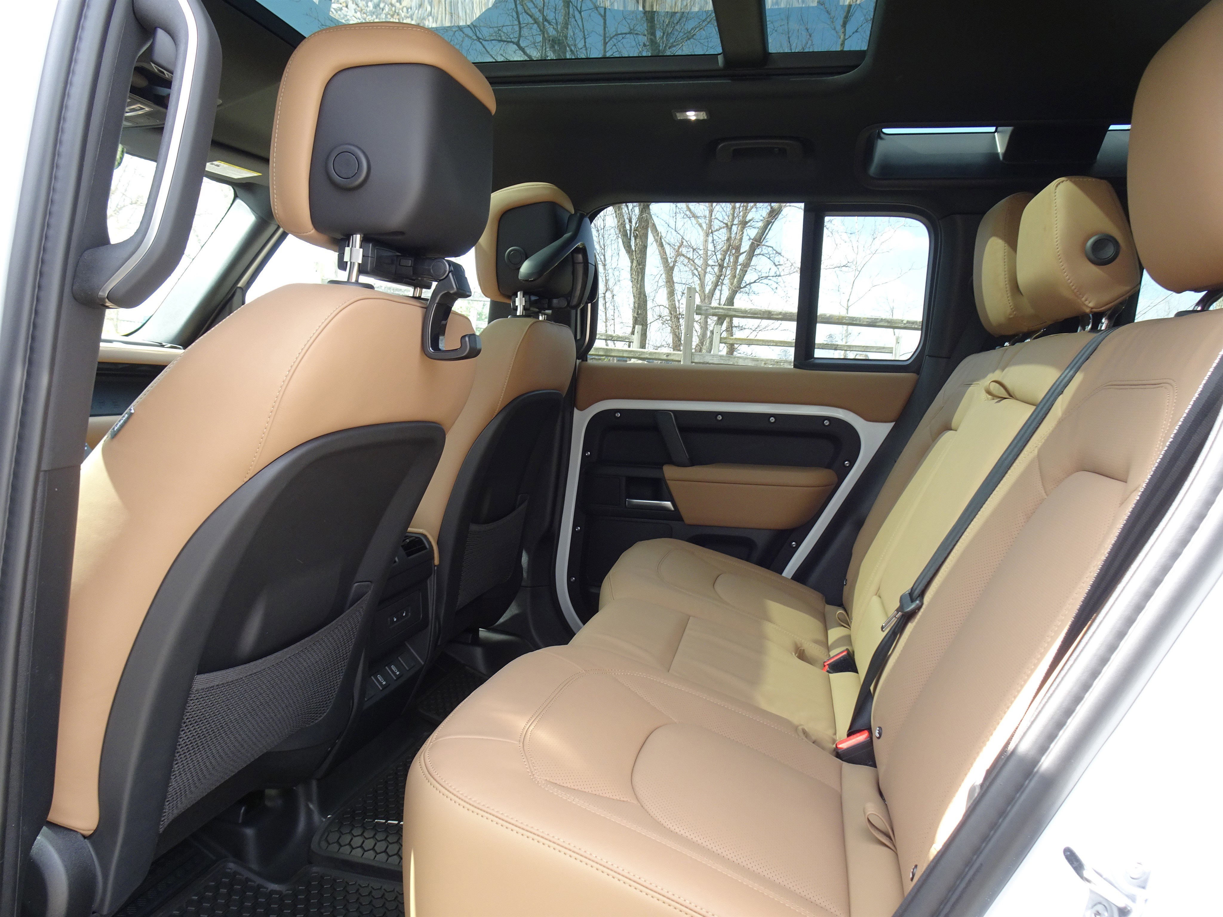 New 2026 Land Rover Defender 110 X-Dynamic SE AWD/4WD image 22