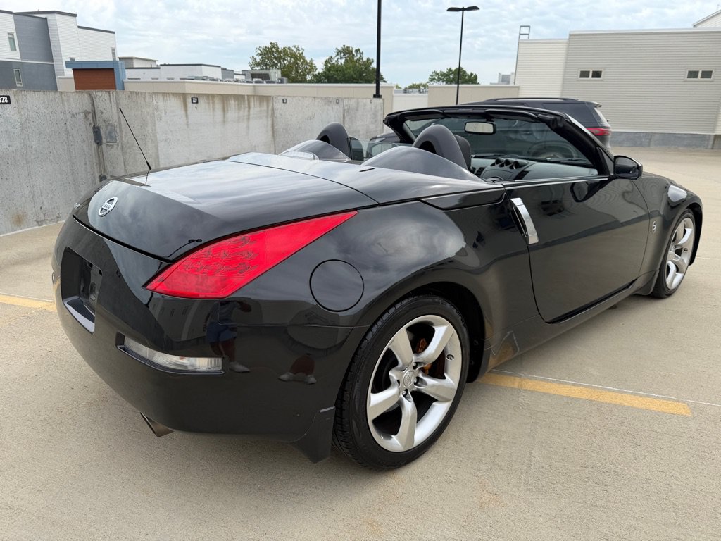 Used 2006 Nissan 350Z Grand Touring RWD image 3