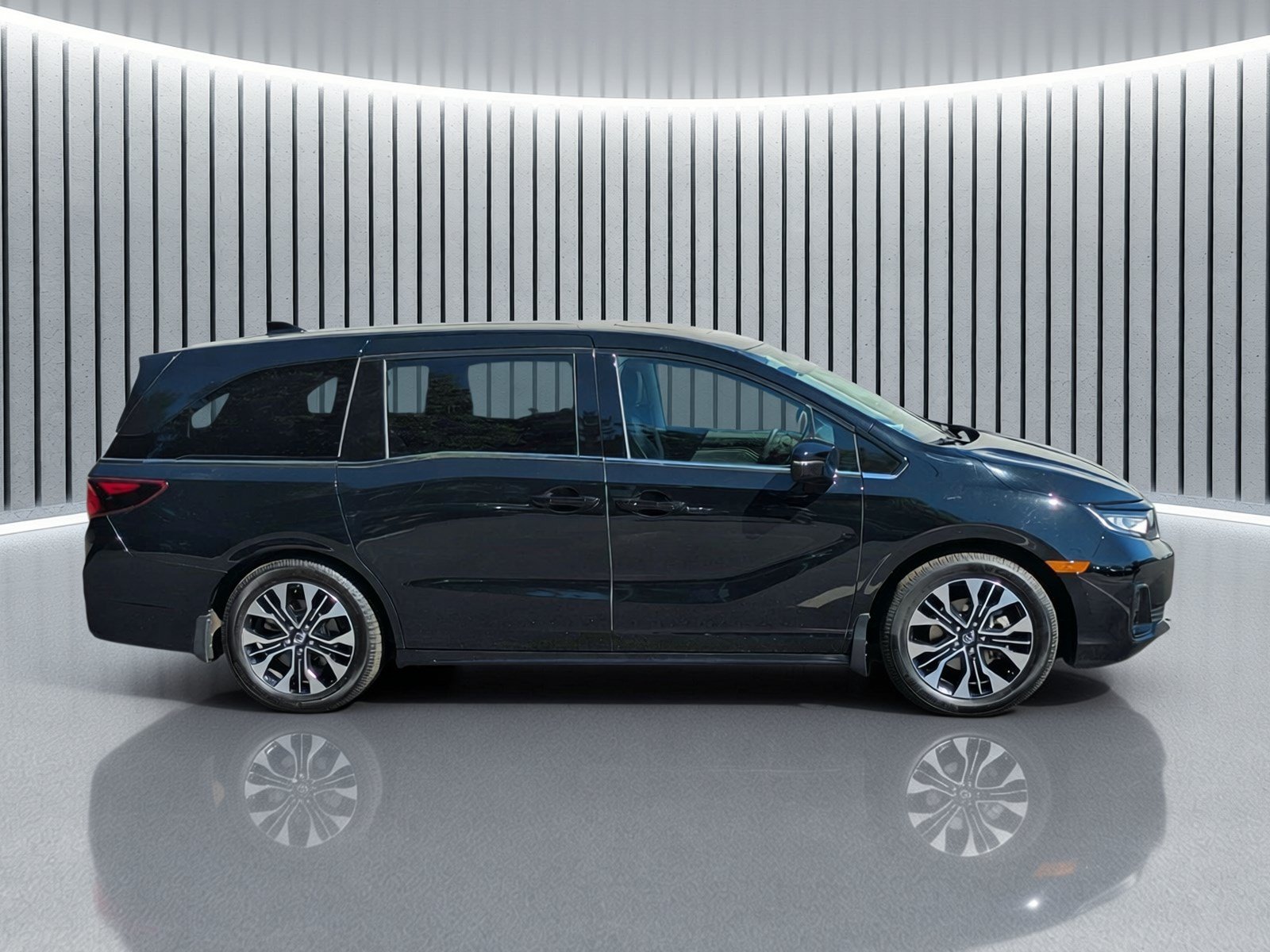 Certified 2025 Honda Odyssey Elite image 3