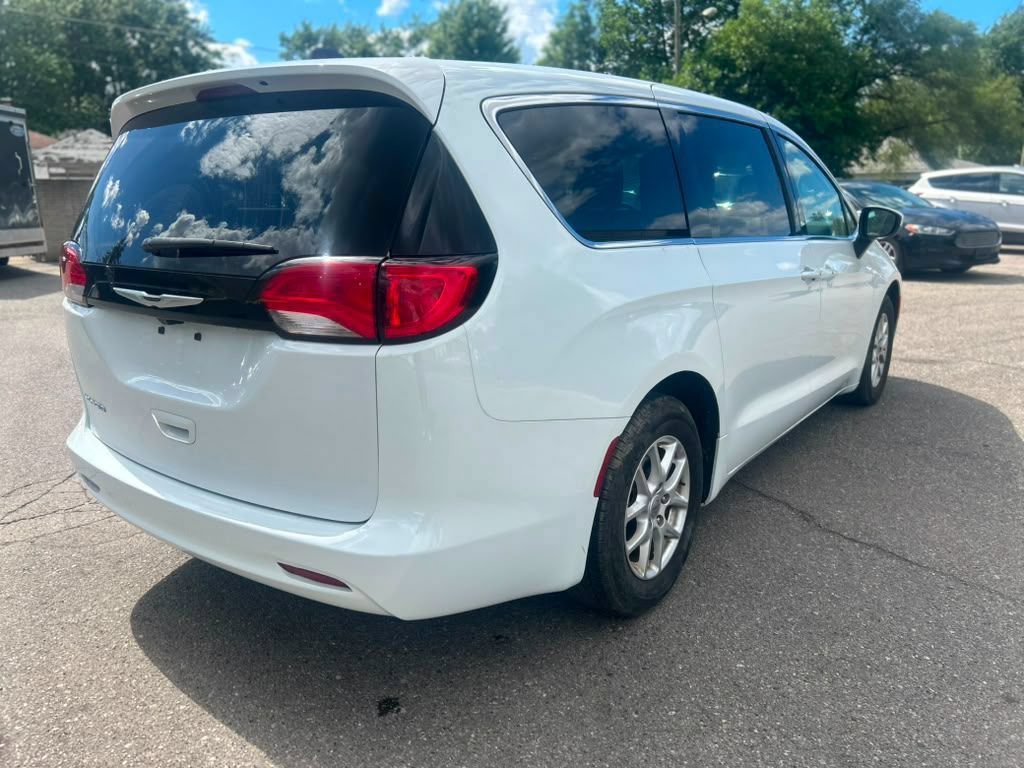 Used 2023 Chrysler Voyager LX FWD image 12