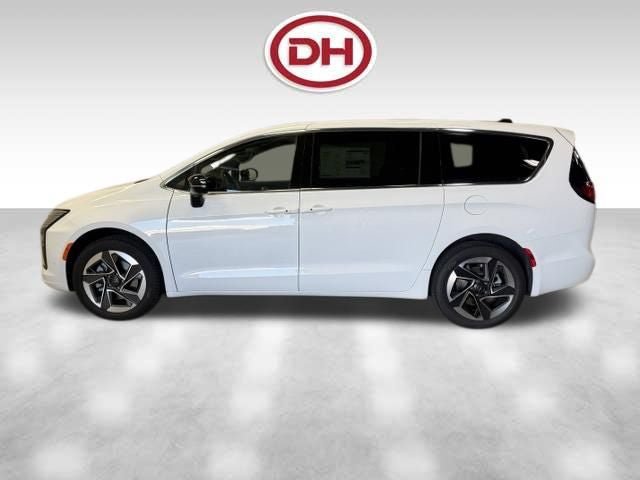 New 2027 Chrysler Pacifica Limited AWD/4WD image 8