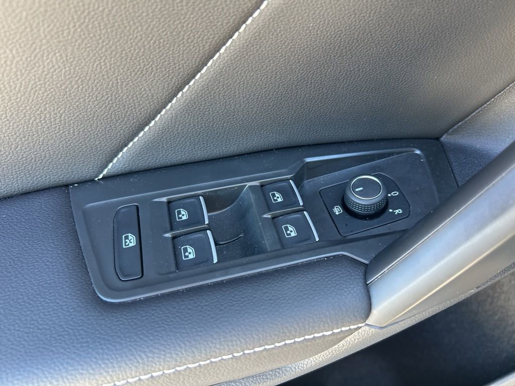 Certified 2024 Volkswagen Tiguan SE R-Line image 13