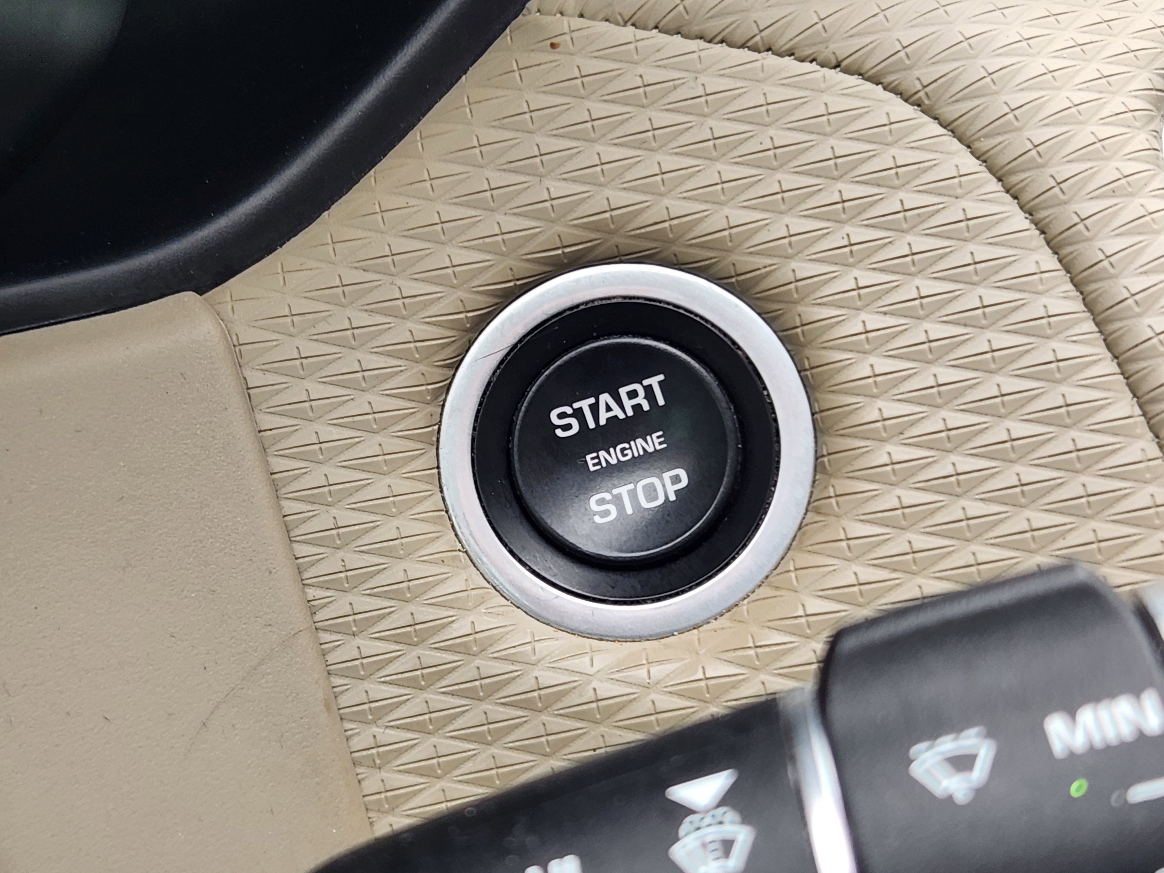 Used 2020 Land Rover Range Rover Velar S image 32