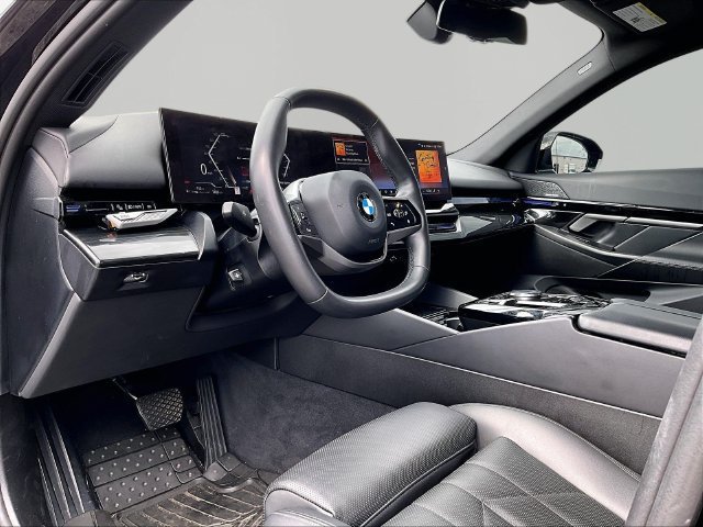 Used 2025 BMW 530i xDrive AWD/4WD image 7