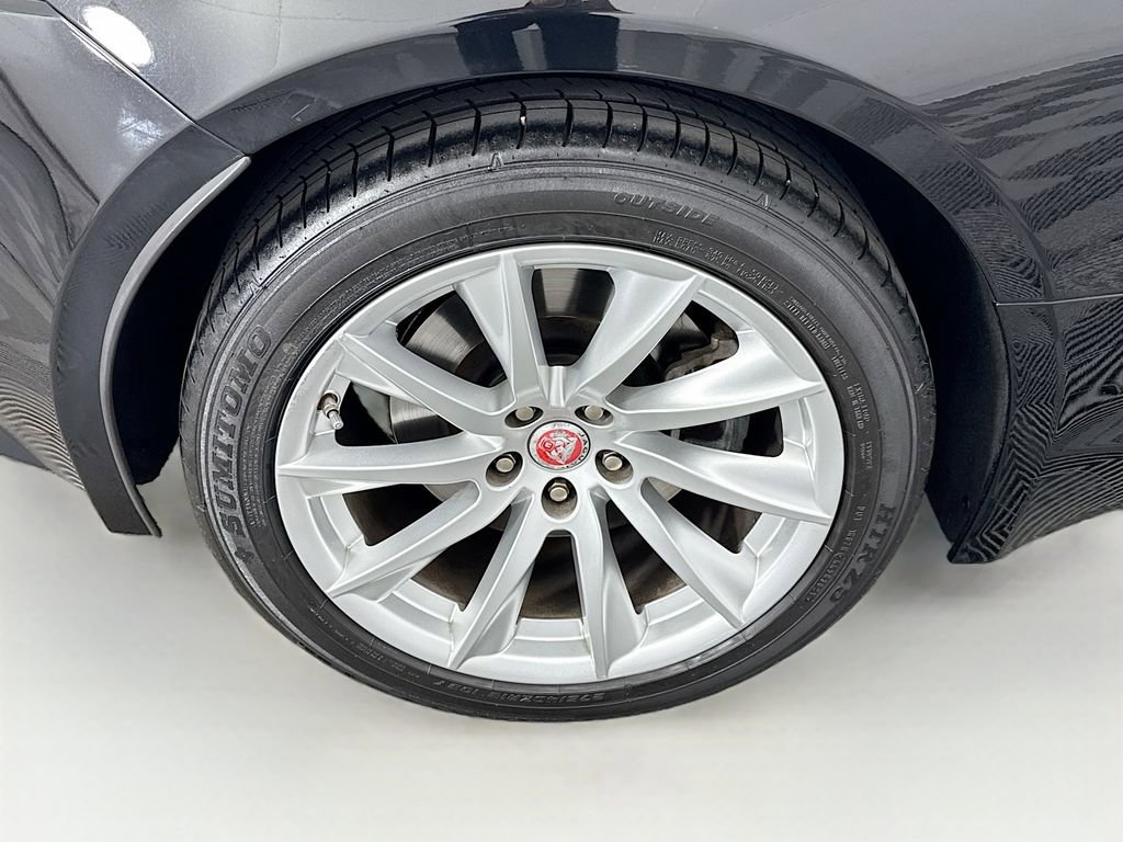 Used 2016 Jaguar F-TYPE Convertible image 26