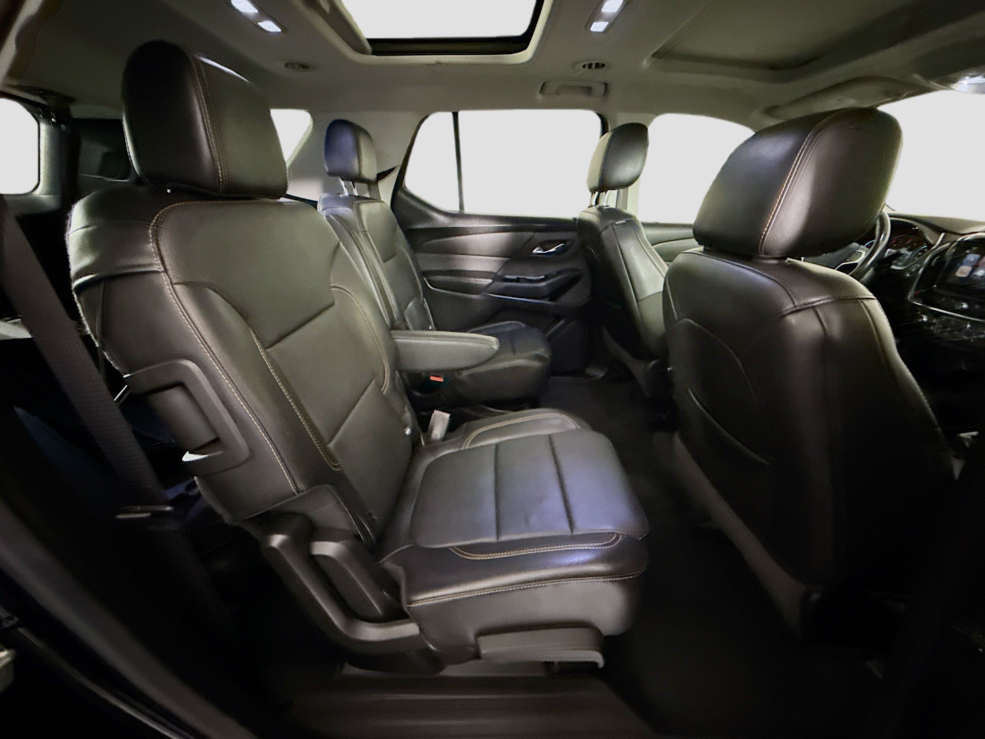 Used 2019 Chevrolet Traverse Premier w/ LPO, Blackout Package FWD image 27