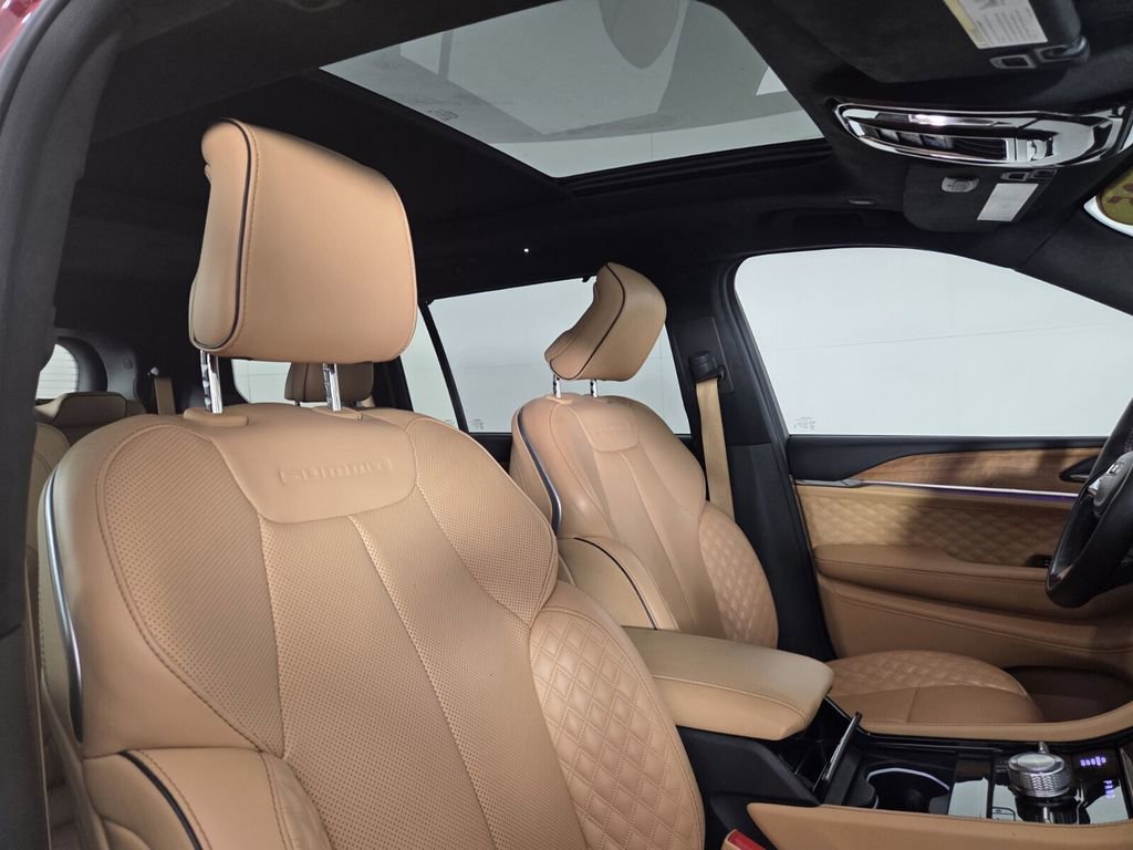 Certified 2025 Jeep Grand Cherokee L Summit AWD/4WD image 39