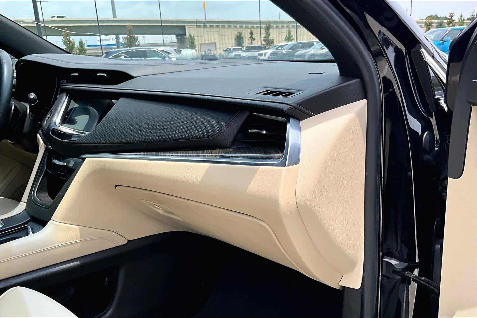 Used 2018 Cadillac XT5 FWD image 17