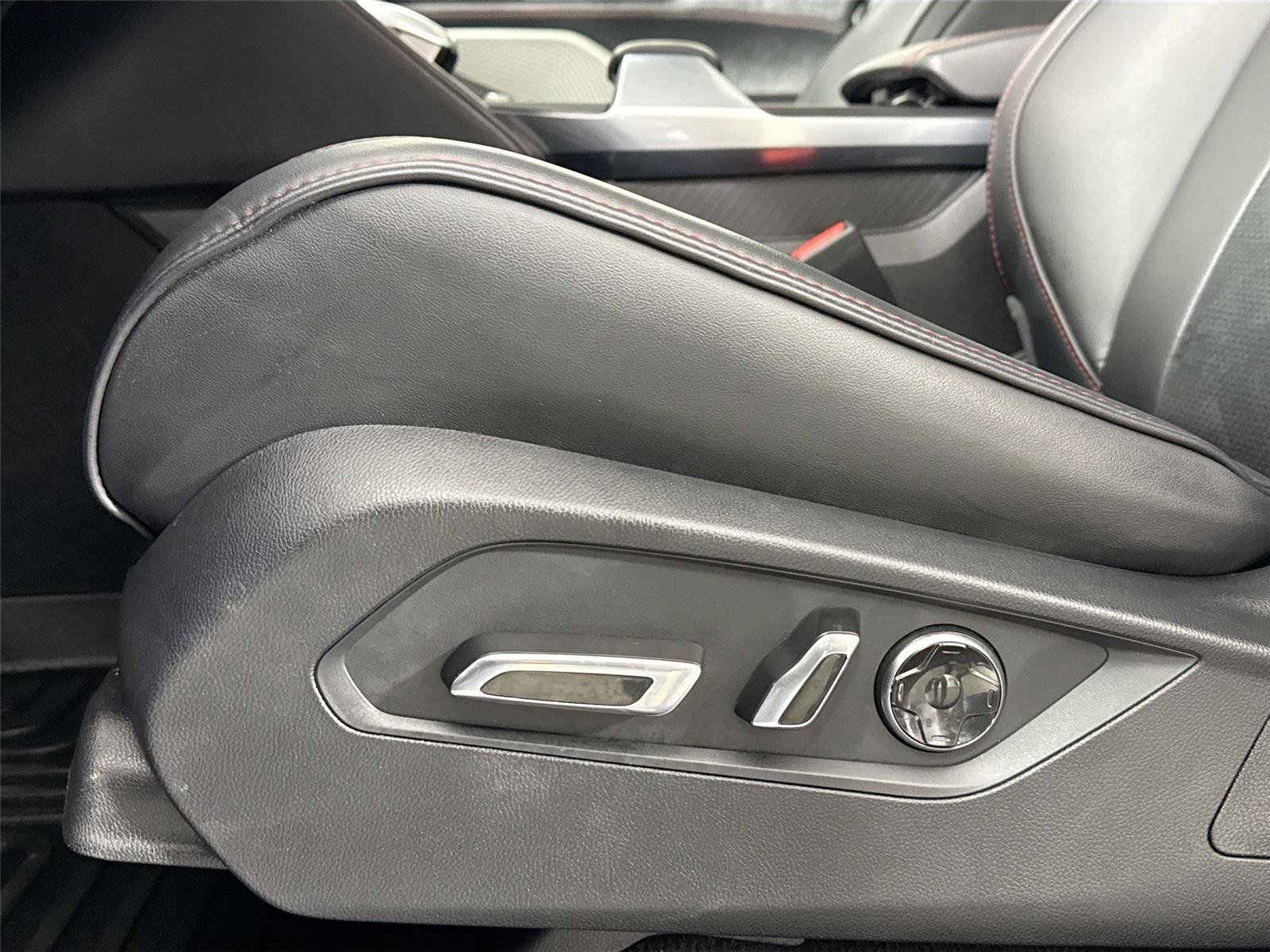 Used 2023 Acura MDX A-Spec image 32