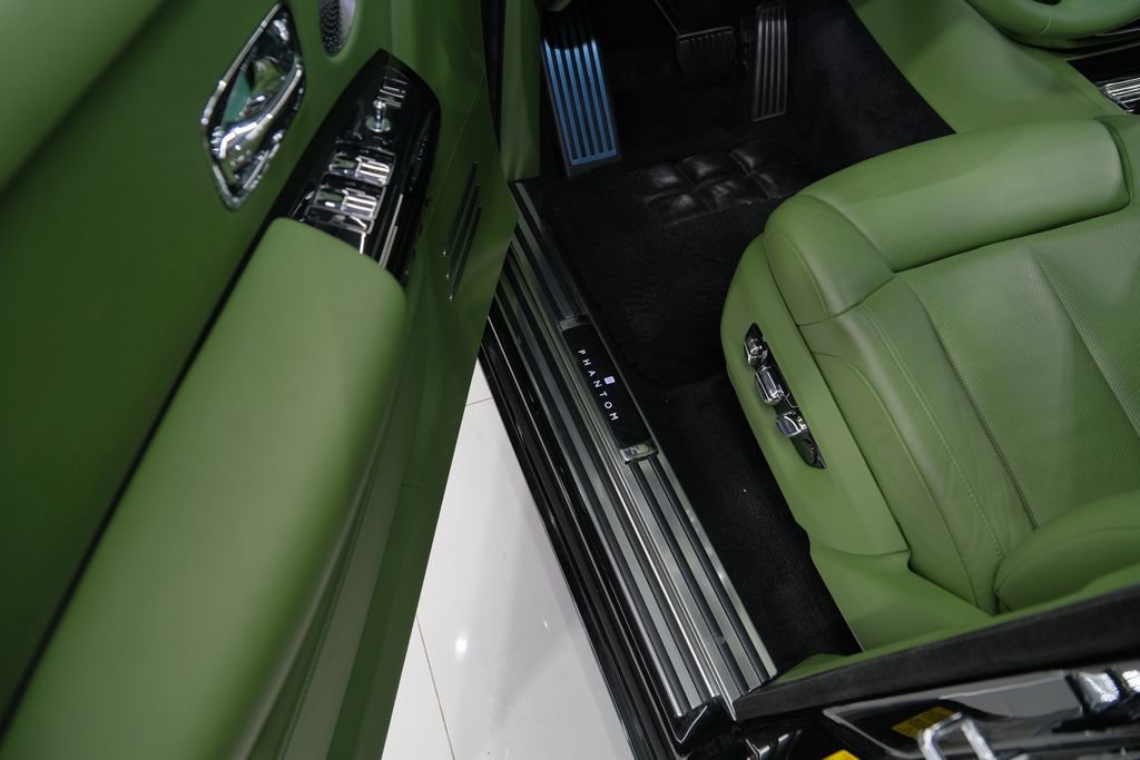 Used 2023 Rolls-Royce Phantom Sedan w/ The Phantom Package RWD image 39