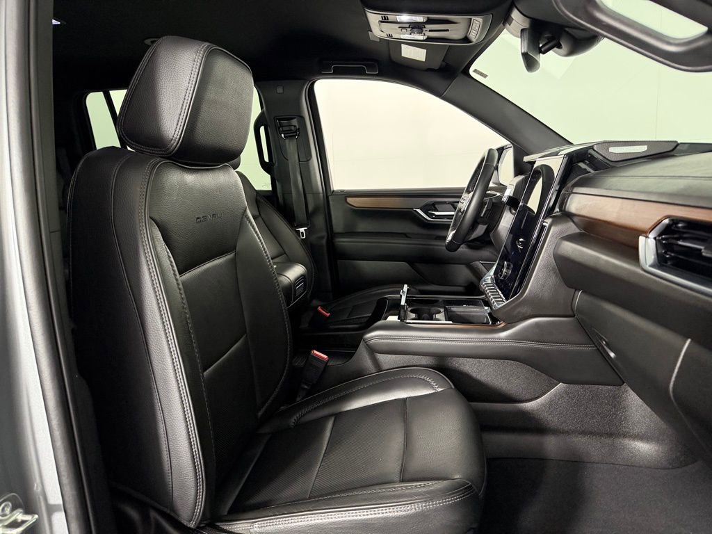 Used 2025 GMC Yukon XL Denali image 35