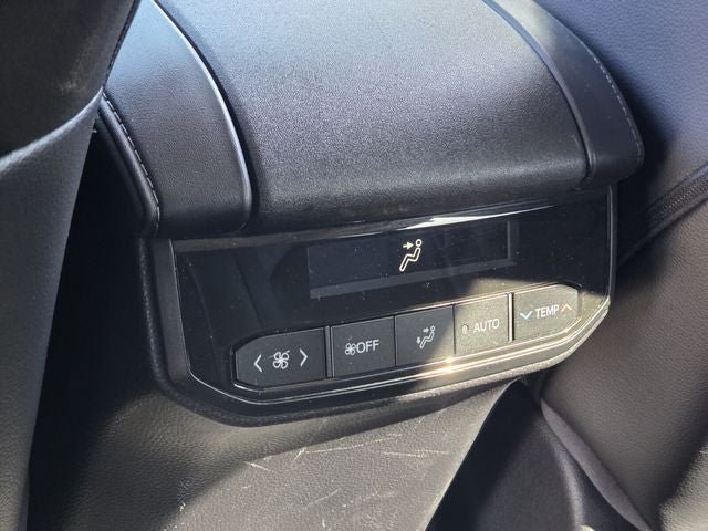Used 2023 Toyota Highlander XLE FWD image 13