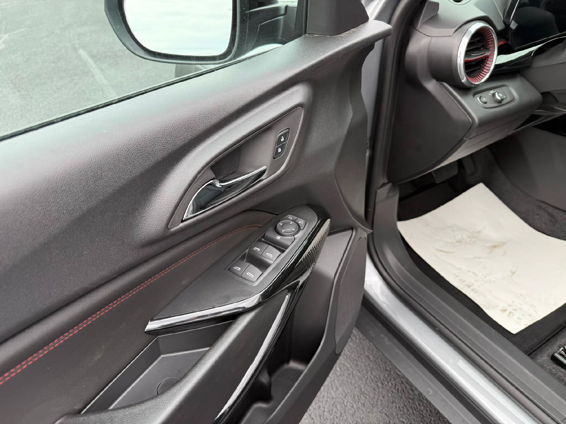 New 2026 Chevrolet Trax RS w/ Sunroof Package FWD image 14