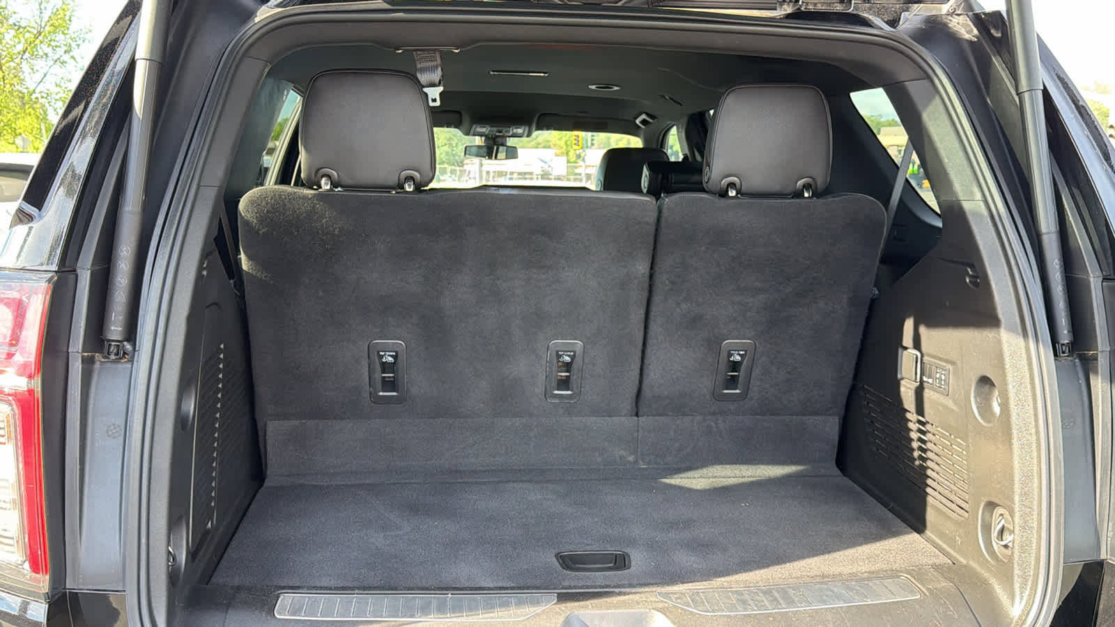 Used 2022 Chevrolet Tahoe RST w/ Luxury Package image 3