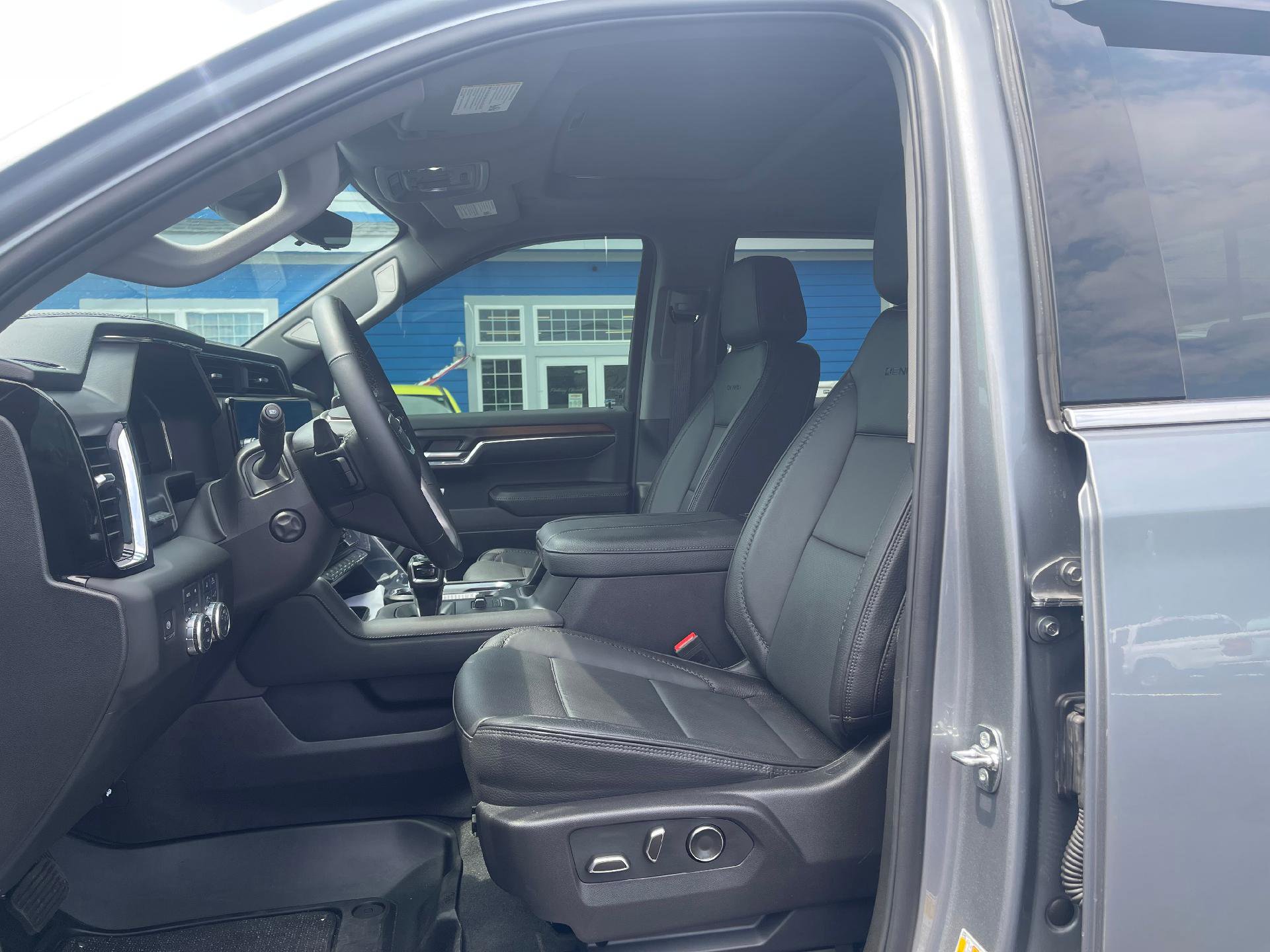 Used 2025 GMC Sierra 1500 Denali w/ Denali Reserve Package image 4