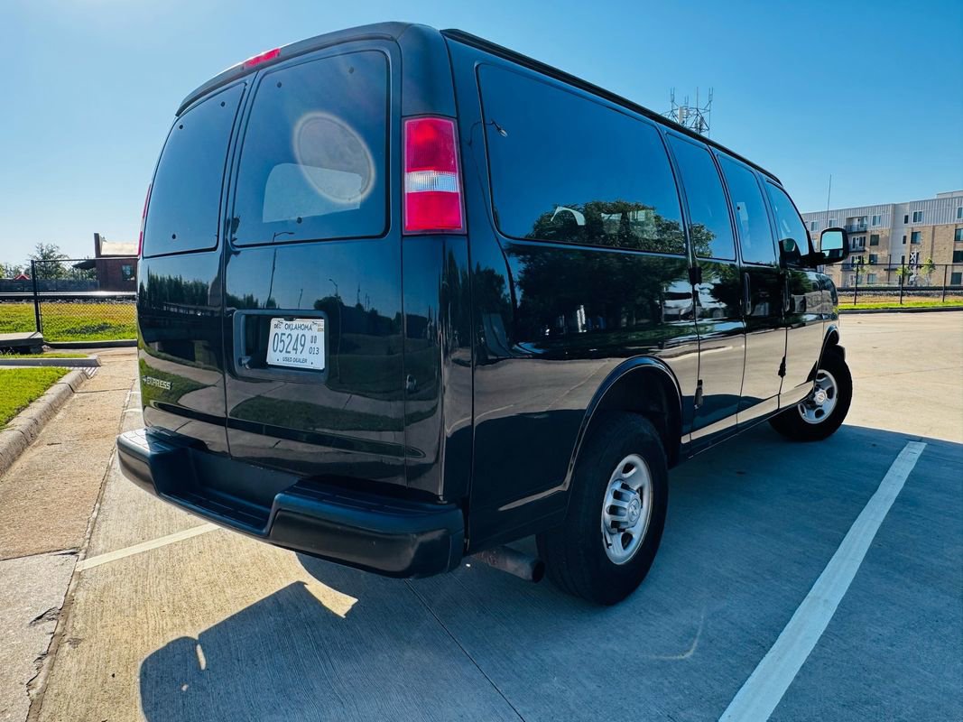 Used 2018 Chevrolet Express 2500 LS w/ Driver Convenience Package RWD image 3