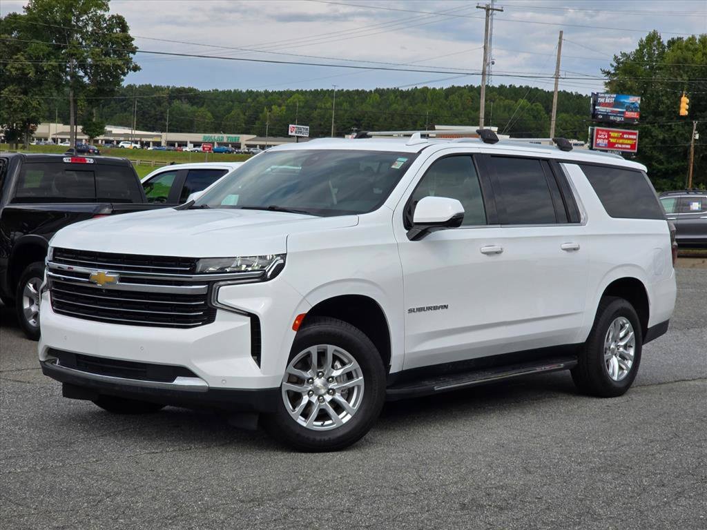 Used 2022 Chevrolet Suburban LT w/ Luxury Package RWD image 2