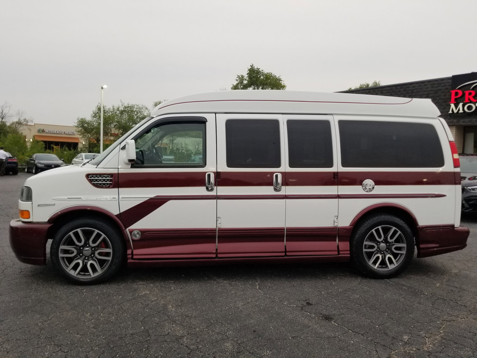 Used 2012 GMC Savana 1500 image 2