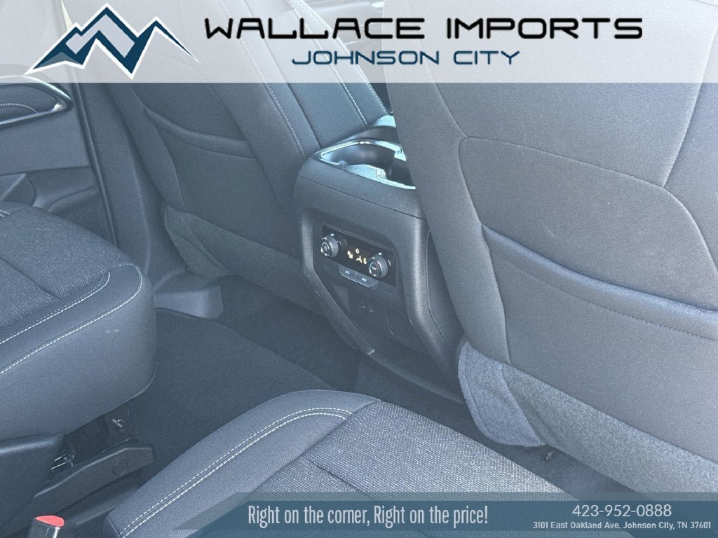 Used 2025 Chevrolet Traverse LT FWD image 37