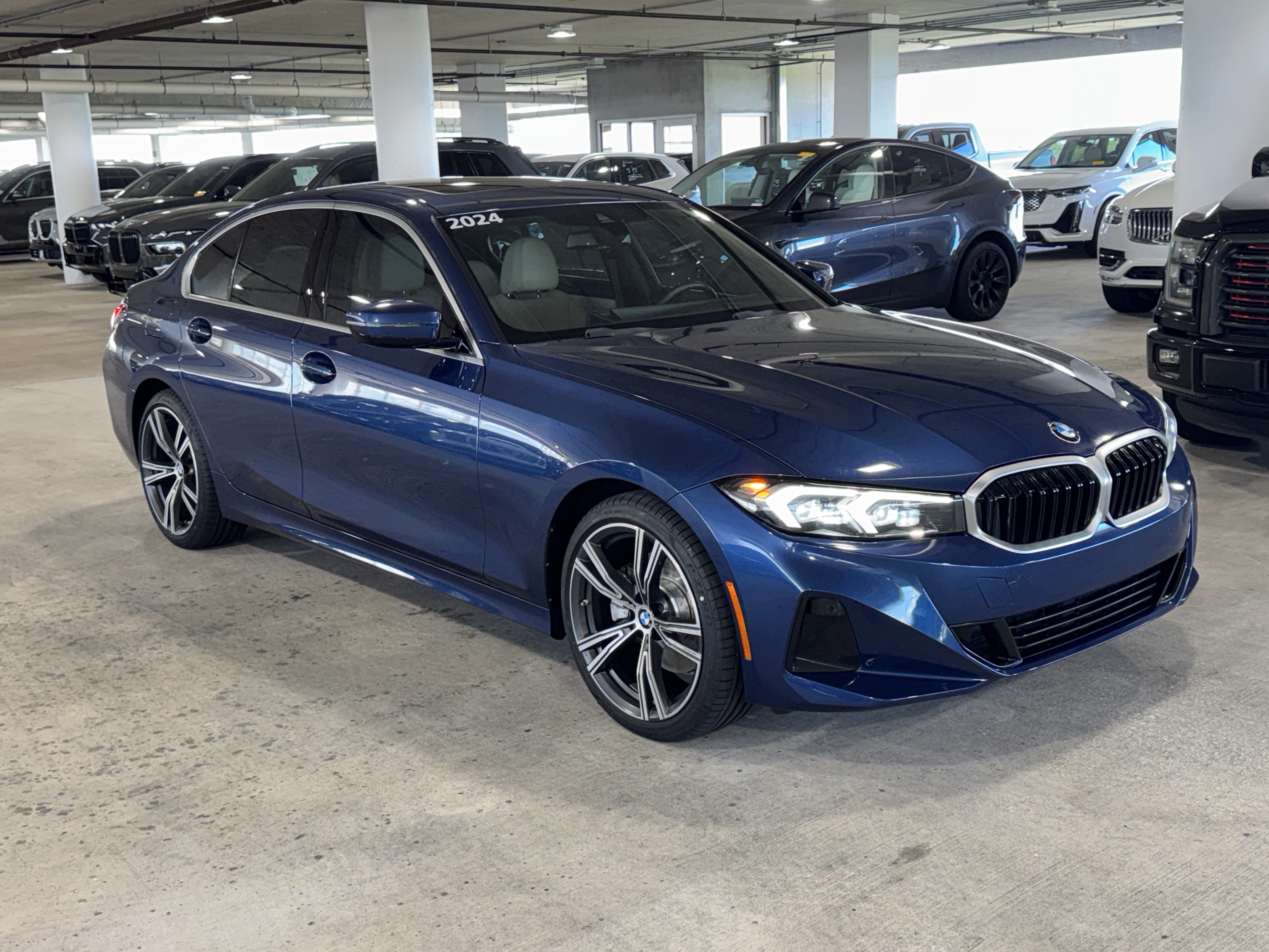 Used 2024 BMW 330i Sedan w/ Convenience Package RWD image 2