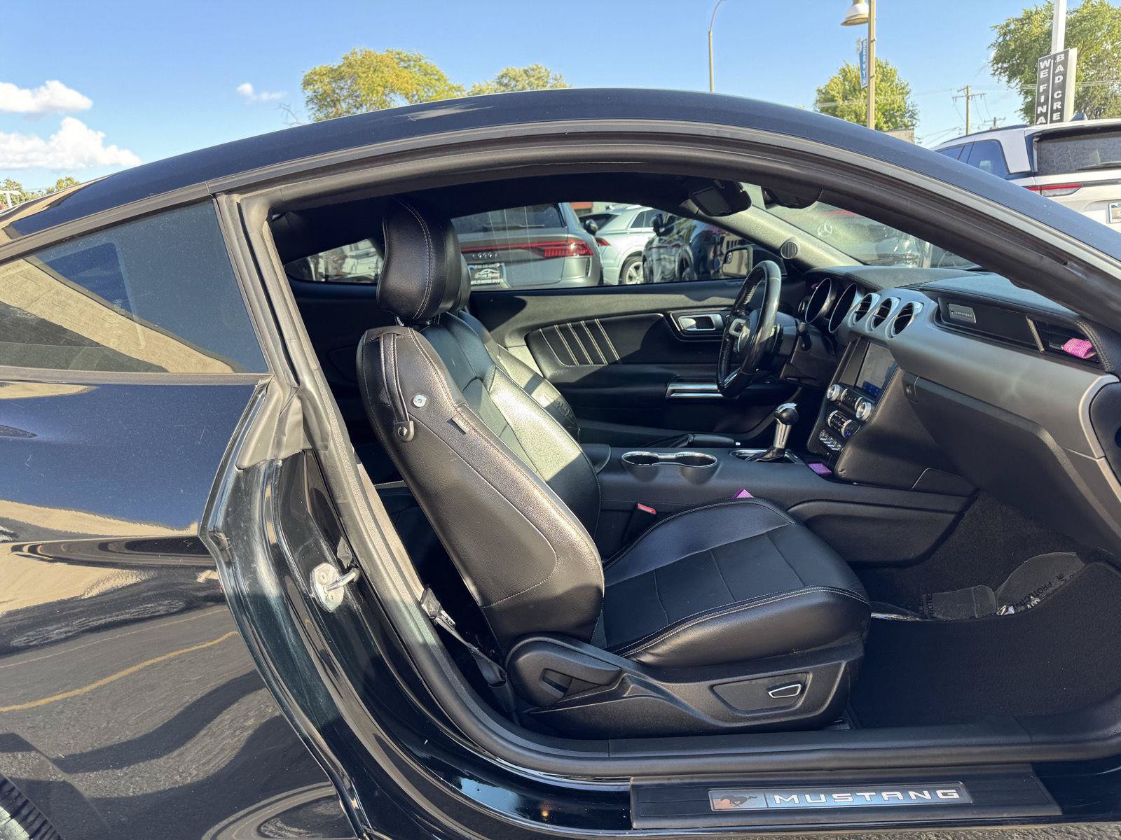 Used 2018 Ford Mustang GT Premium w/ Black Accent Package RWD image 29
