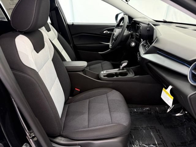New 2026 Chevrolet Trax LS w/ LS Convenience Package FWD image 19