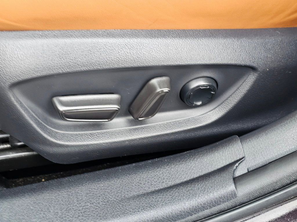 Used 2019 Toyota Avalon Limited w/ Preferred Accessory Package image 33