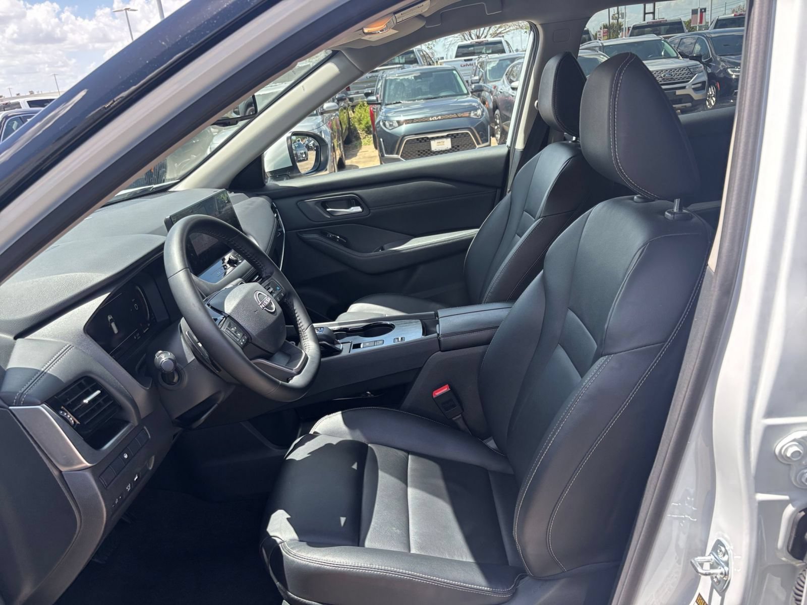 Used 2026 Nissan Rogue SL FWD image 29