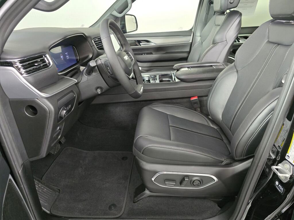 New 2025 Jeep Wagoneer L Series II w/ HD Trailer Tow Package w/25F image 16