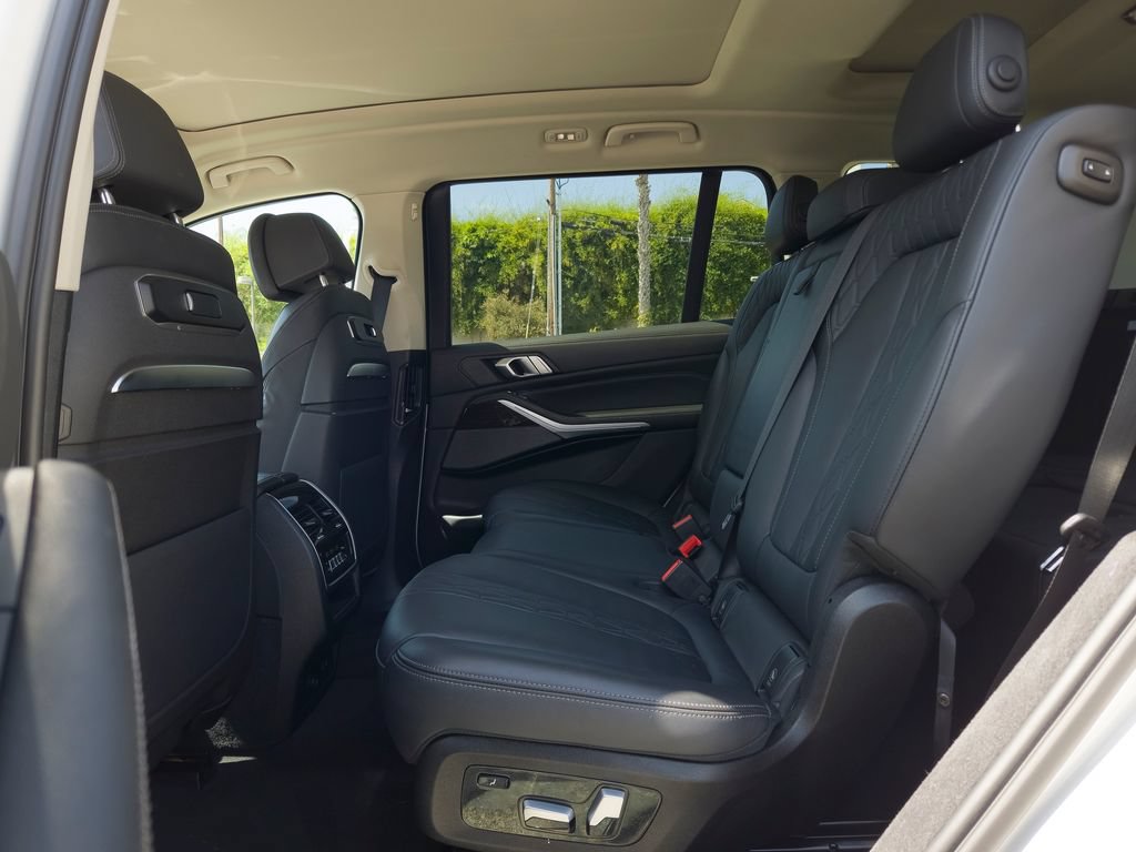 Used 2023 BMW X7 xDrive40i AWD/4WD image 9