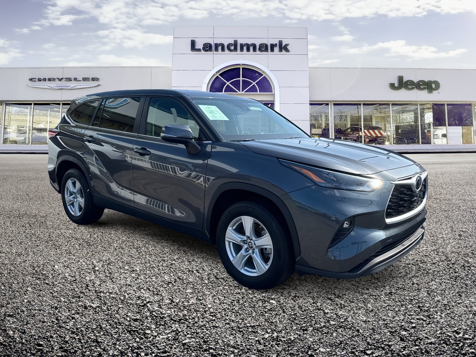 Used 2025 Toyota Highlander LE FWD image 20