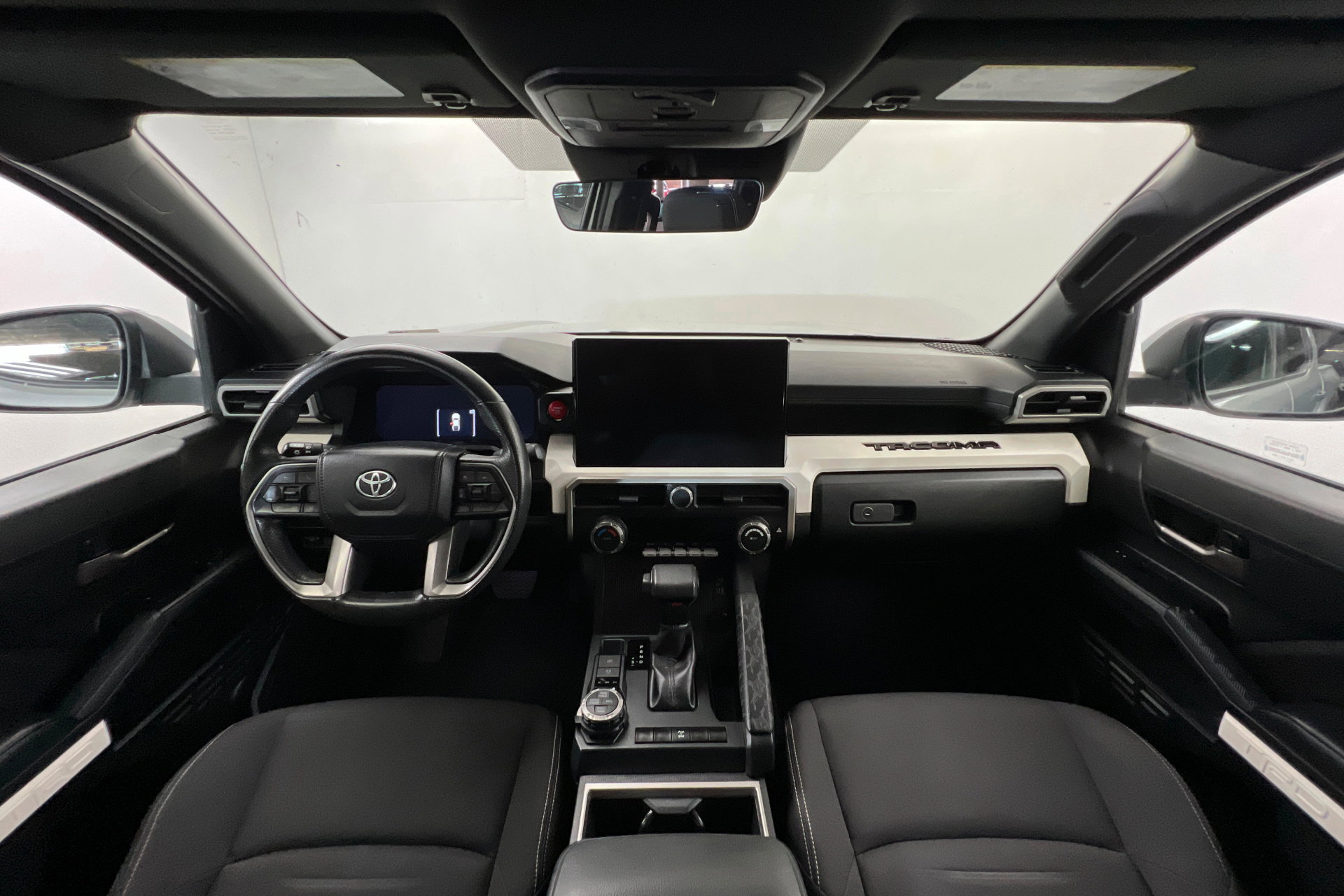 Used 2024 Toyota Tacoma TRD Off-Road AWD/4WD image 10