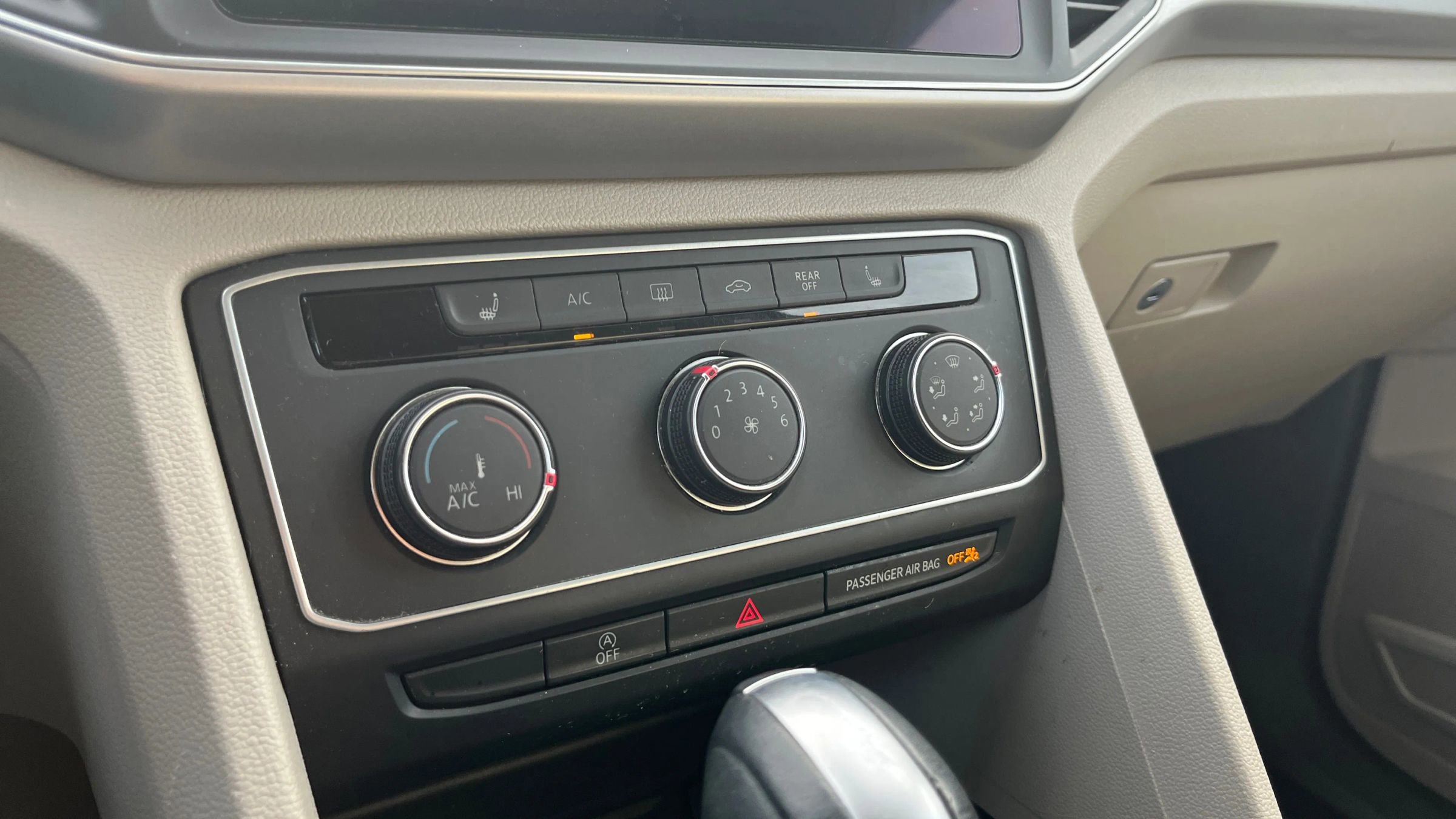 Used 2018 Volkswagen Atlas SE image 25