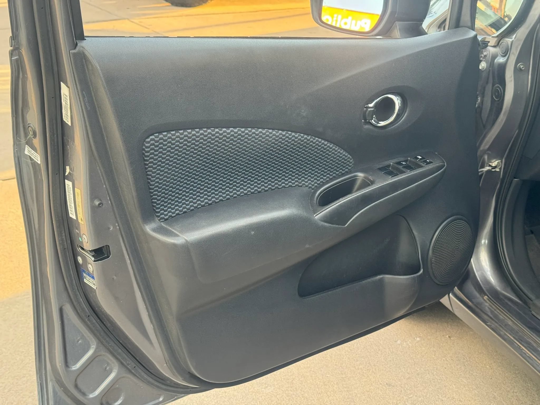 Used 2018 Nissan Versa Note FWD image 9