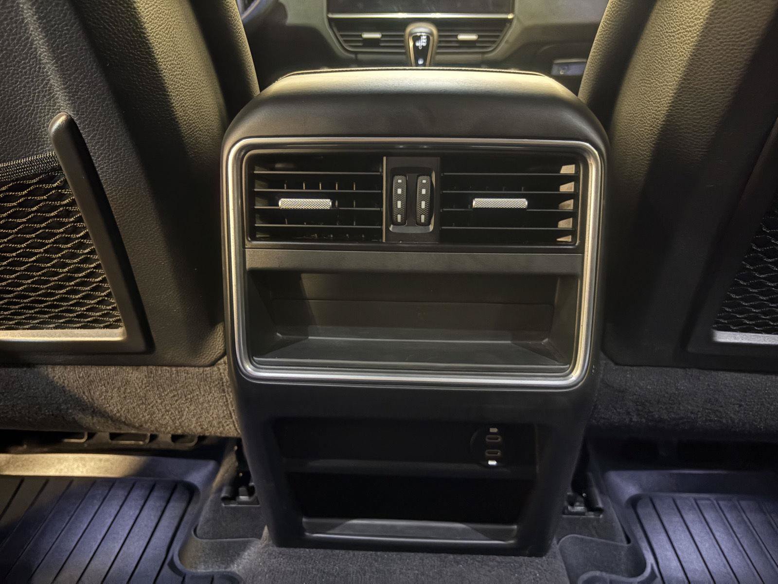 Used 2022 Porsche Cayenne AWD/4WD image 37
