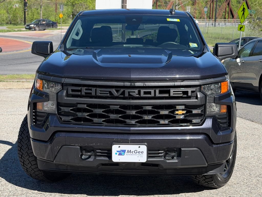 Used 2023 Chevrolet Silverado 1500 Custom AWD/4WD image 2