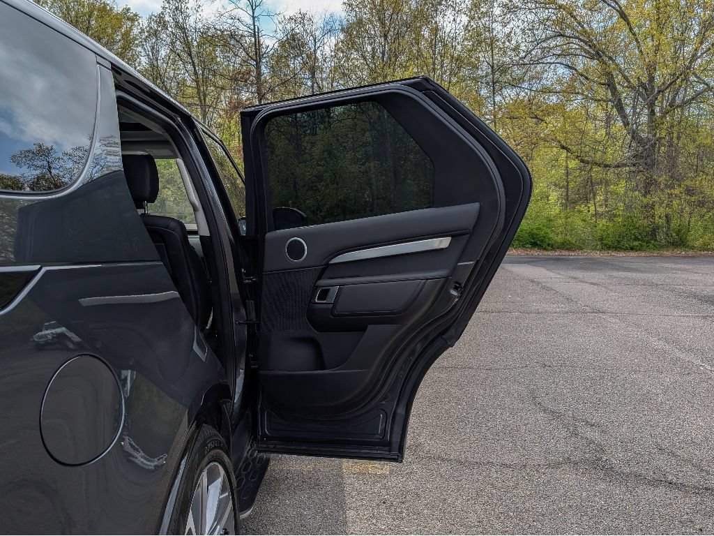 Used 2020 Land Rover Discovery Landmark AWD/4WD image 11