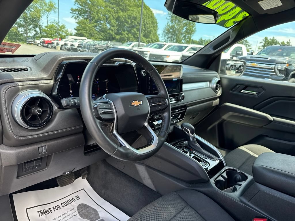 Used 2023 Chevrolet Colorado LT w/ LT Convenience Package AWD/4WD image 16