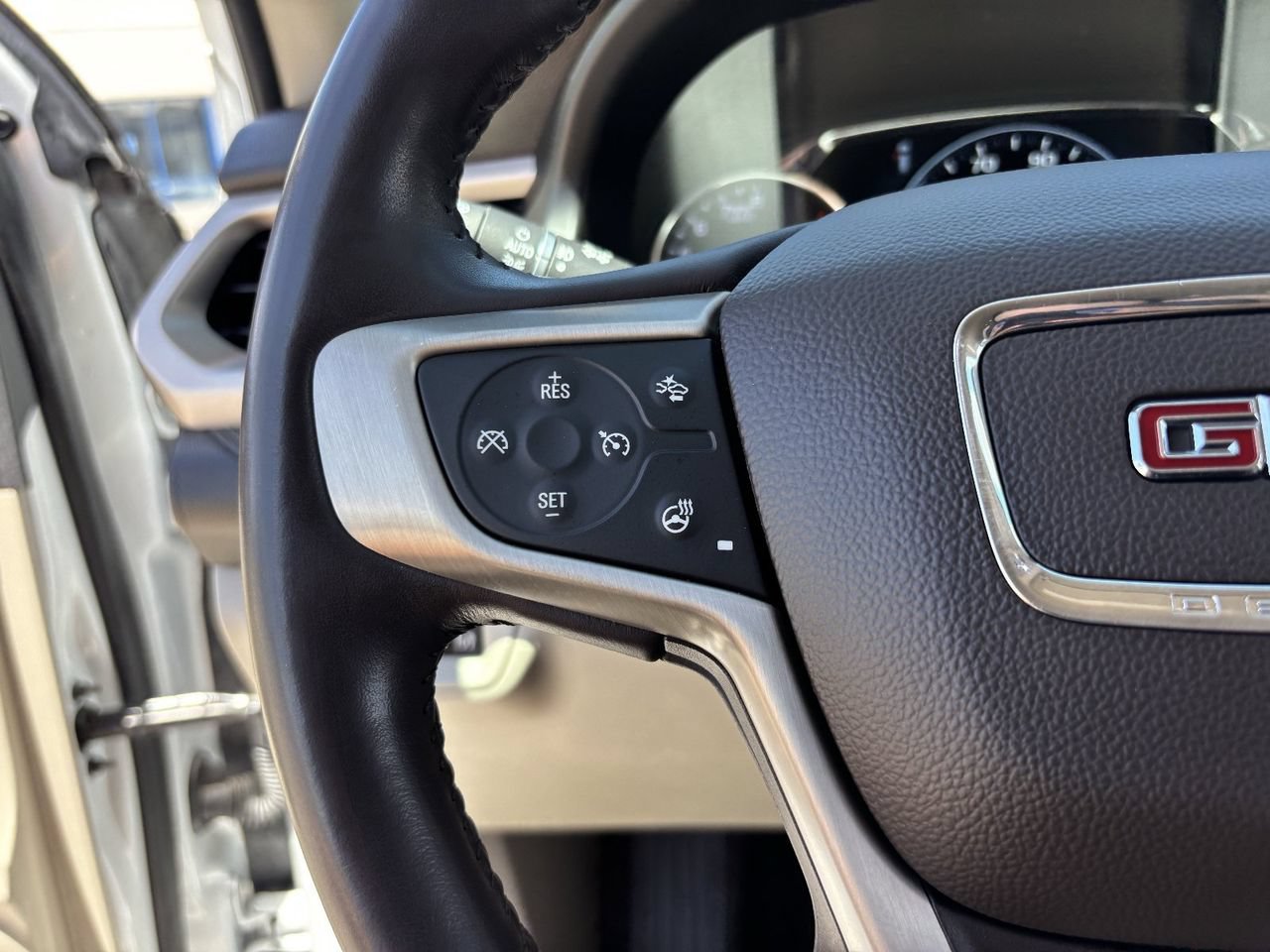 Used 2019 GMC Acadia Denali w/ Technology Package FWD image 26
