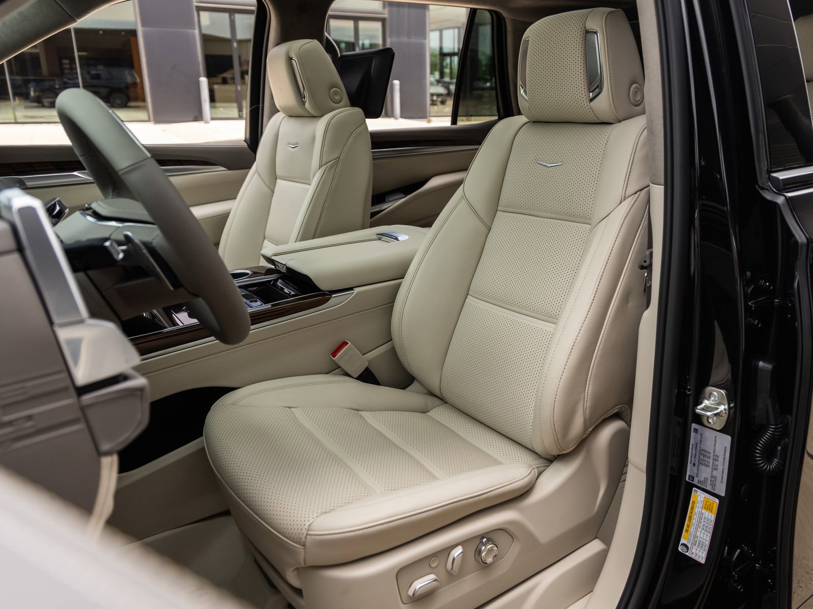 Used 2026 Cadillac Escalade Platinum Sport w/ LPO, Floor Liner Package AWD/4WD image 24