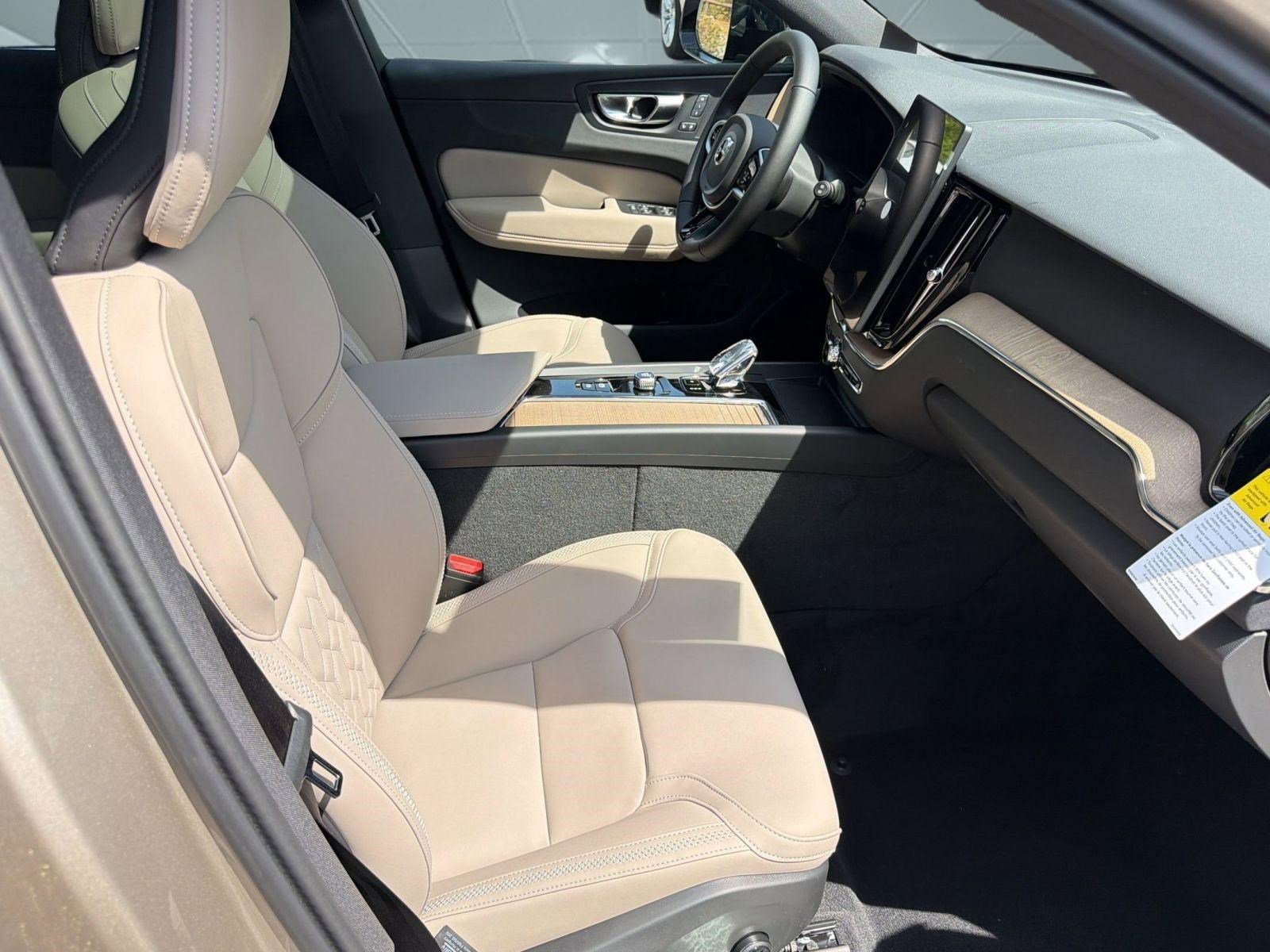 New 2026 Volvo XC60 B5 Plus w/ Protection Package Premier AWD/4WD image 30