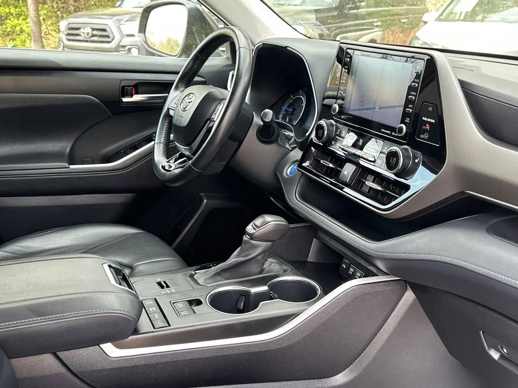 Used 2020 Toyota Highlander XLE image 12