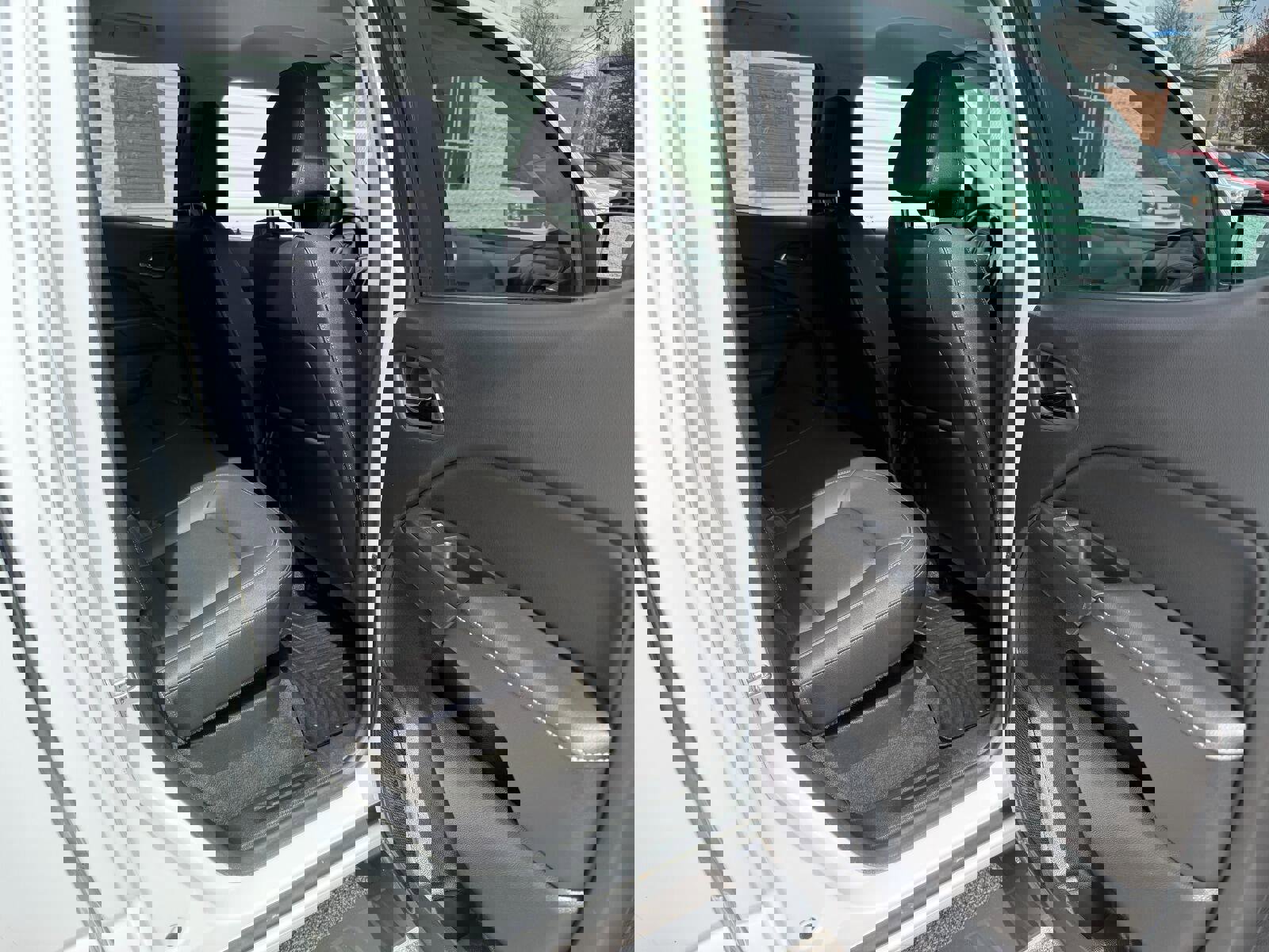 Used 2018 GMC Canyon SLT w/ Driver Alert Package image 17