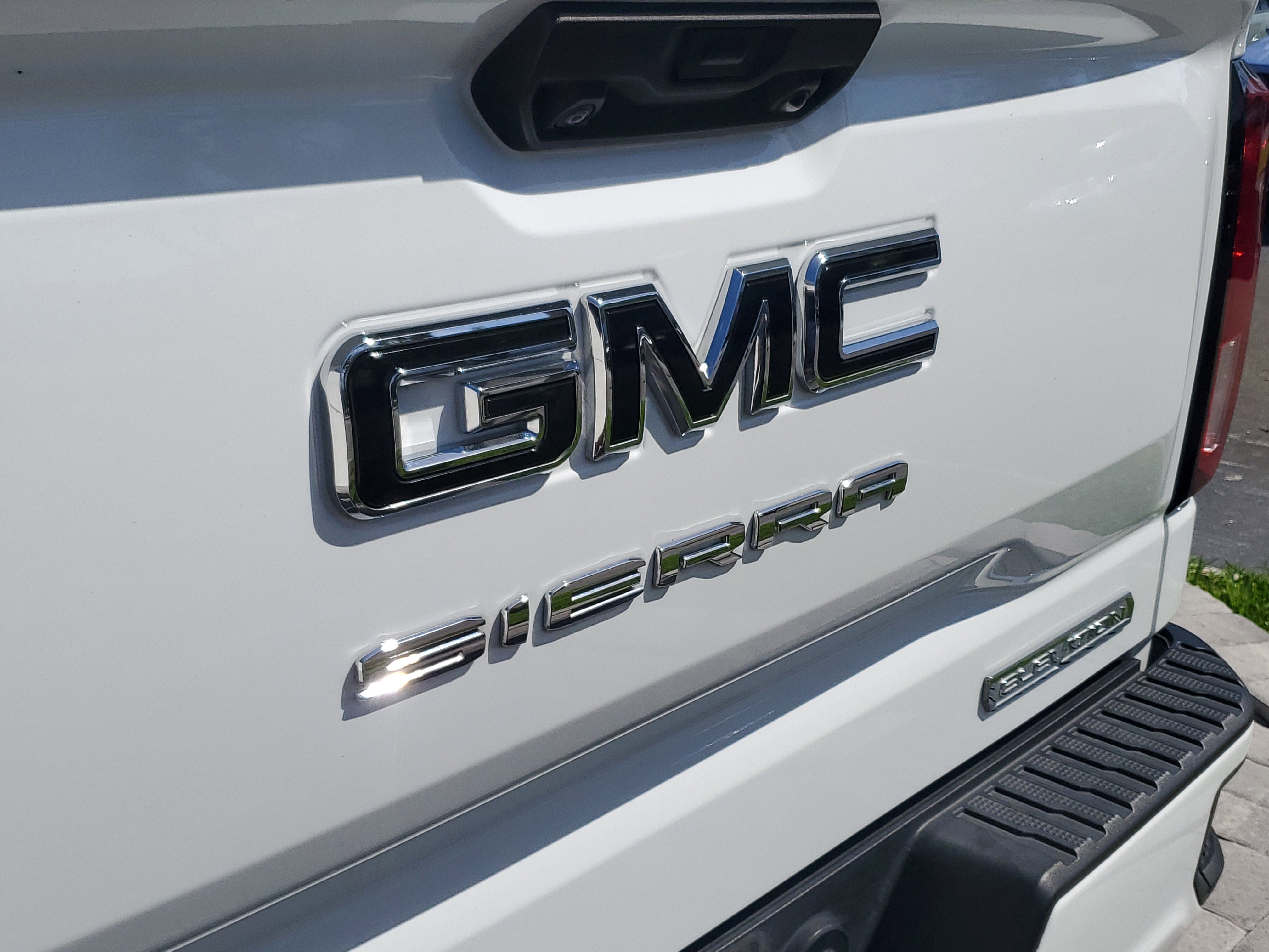 Used 2025 GMC Sierra 1500 Elevation w/ LPO, Elevation Black Package image 7