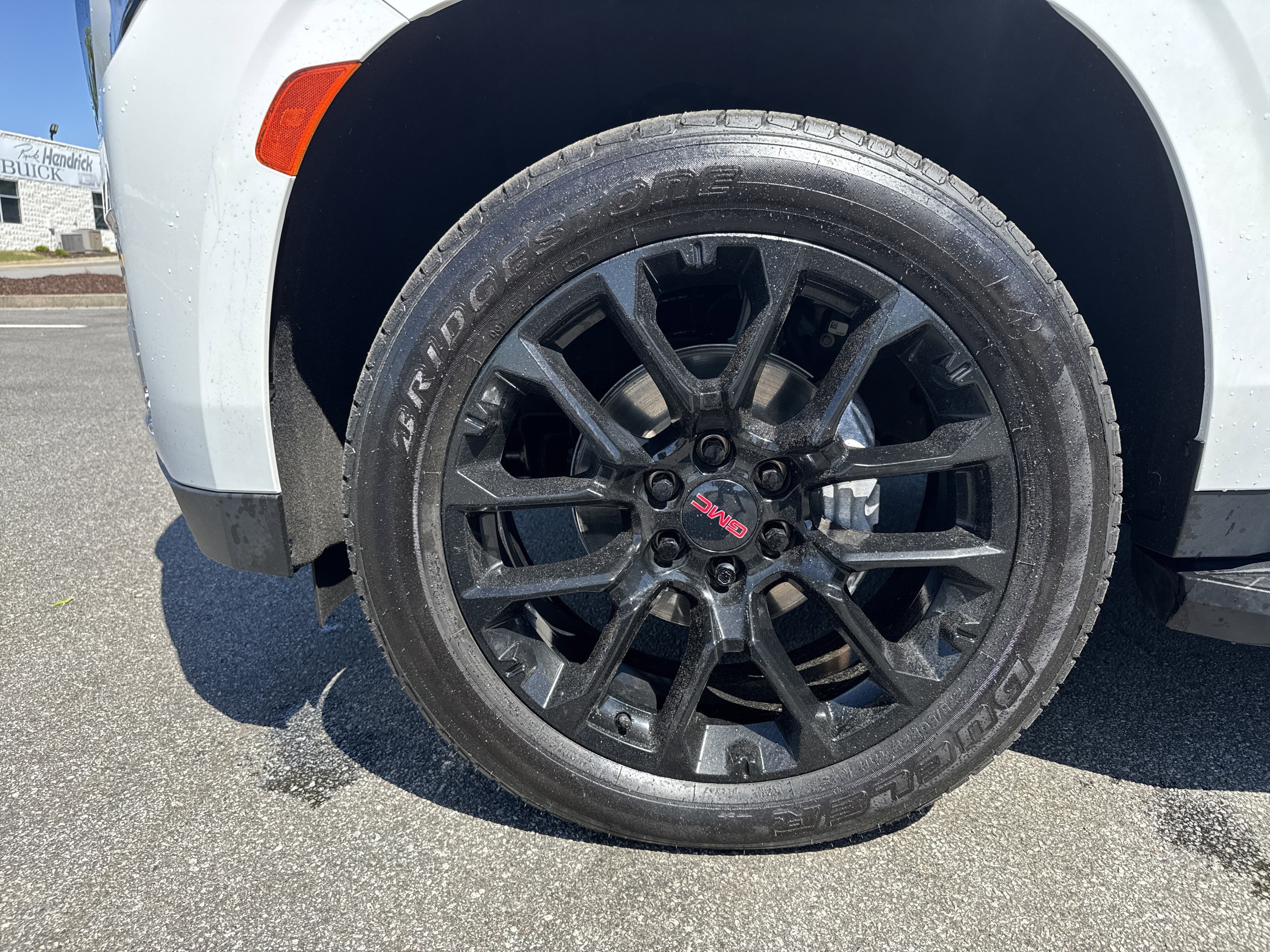 Used 2023 GMC Yukon SLT image 13