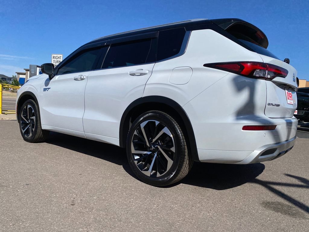 Used 2023 Mitsubishi Outlander SEL AWD/4WD image 3