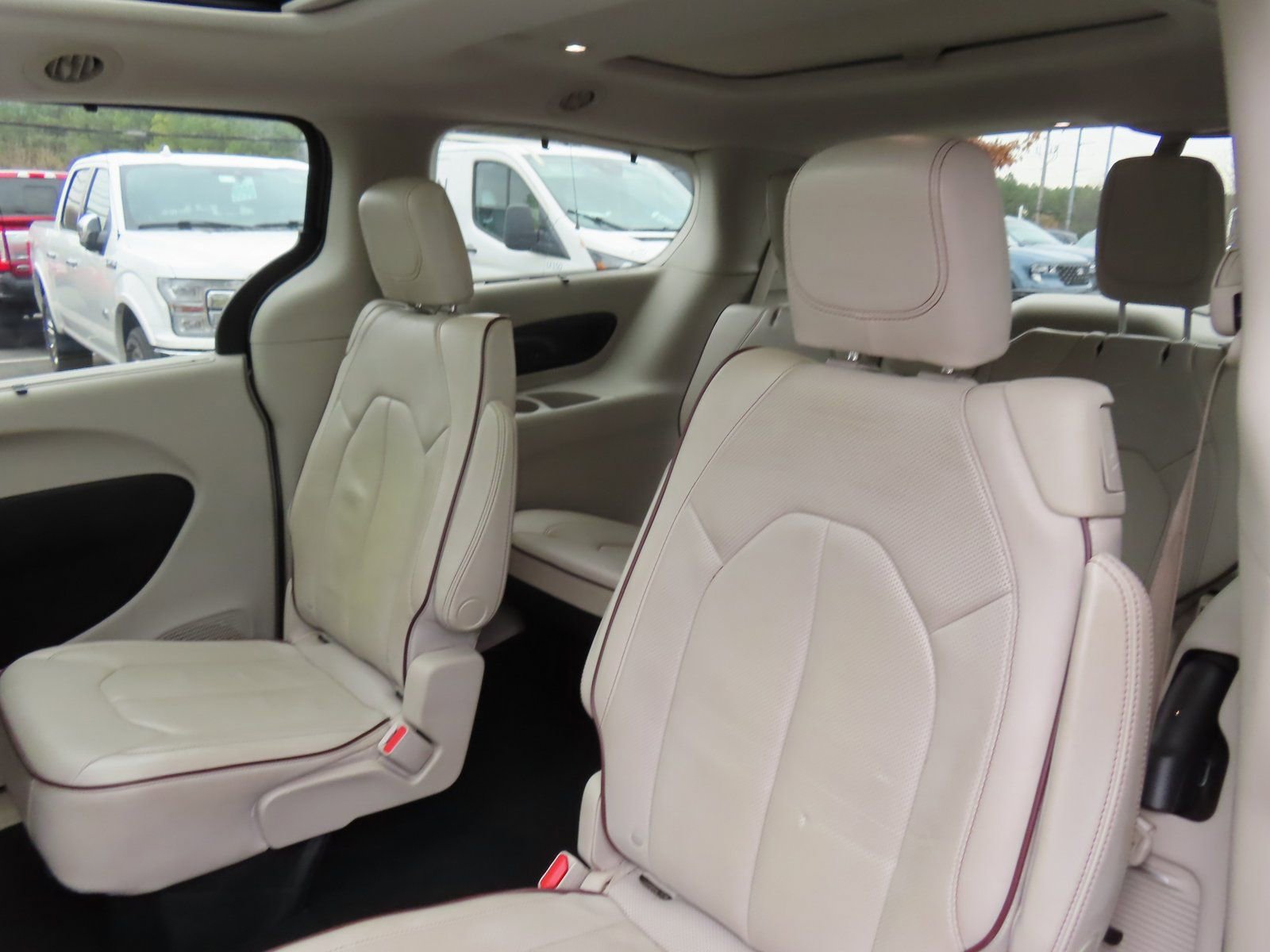 Used 2017 Chrysler Pacifica Limited image 31