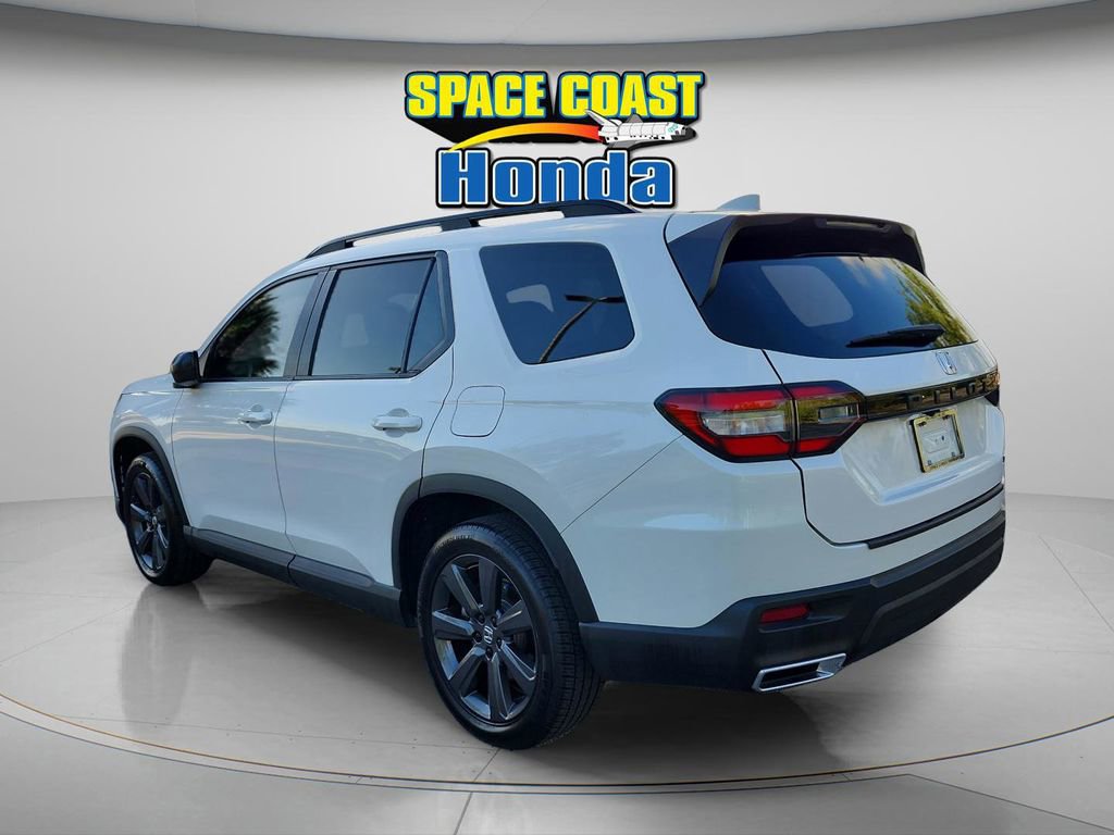 Used 2025 Honda Pilot Sport image 7