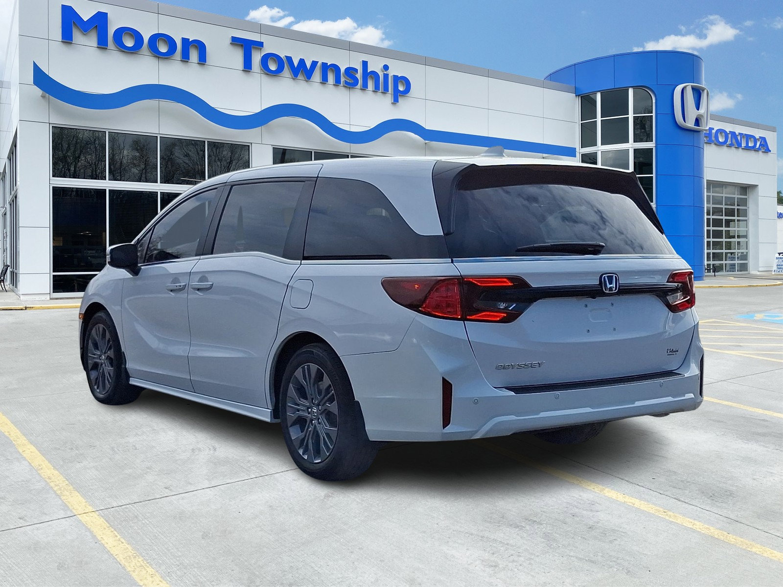 Used 2024 Honda Odyssey Elite image 4